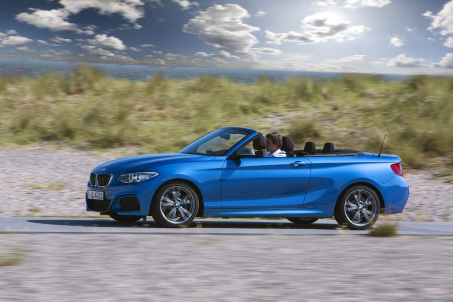  BMW M235i Convertible 2014 года  (фото 15 из 28)